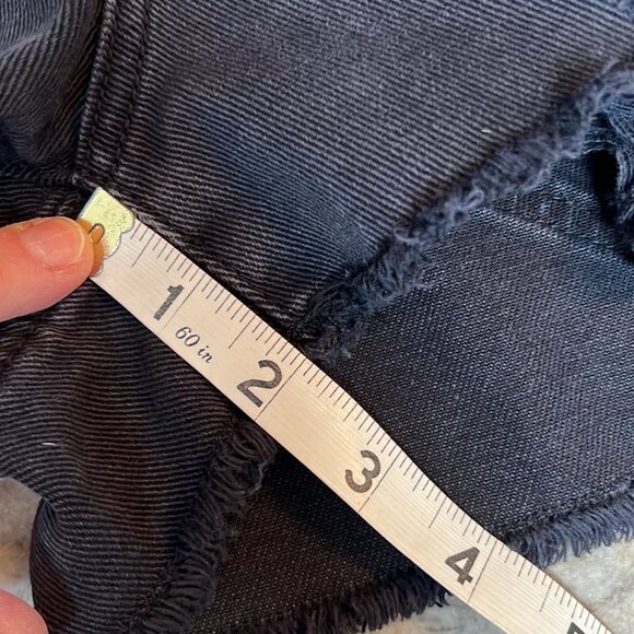 Pacsun Shorts Women’s Size 26 High Rise Festival Distressed Black Denim Raw Hem - Picture 11 of 11